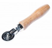 Ролик для ремонта шин с деревянной ручкой JTC